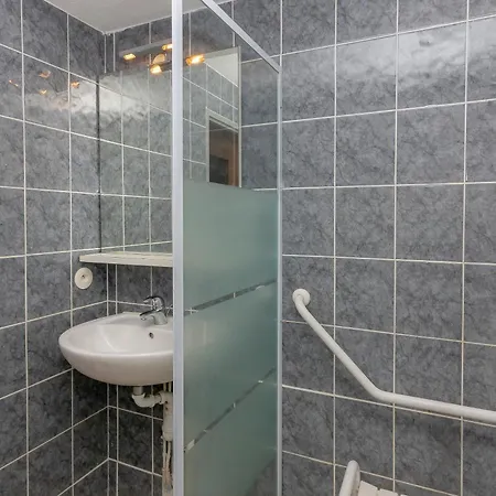 Aix Les Bains Apartment *